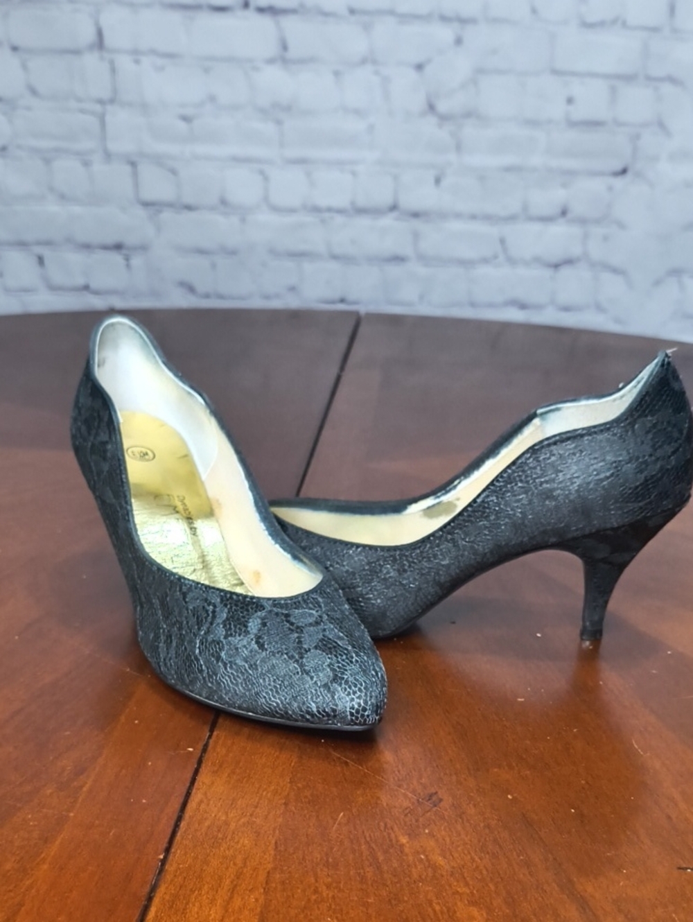 Emerald City Lace-Textured Black Pointed-Toe Mid Heels Size 6.5 Q24